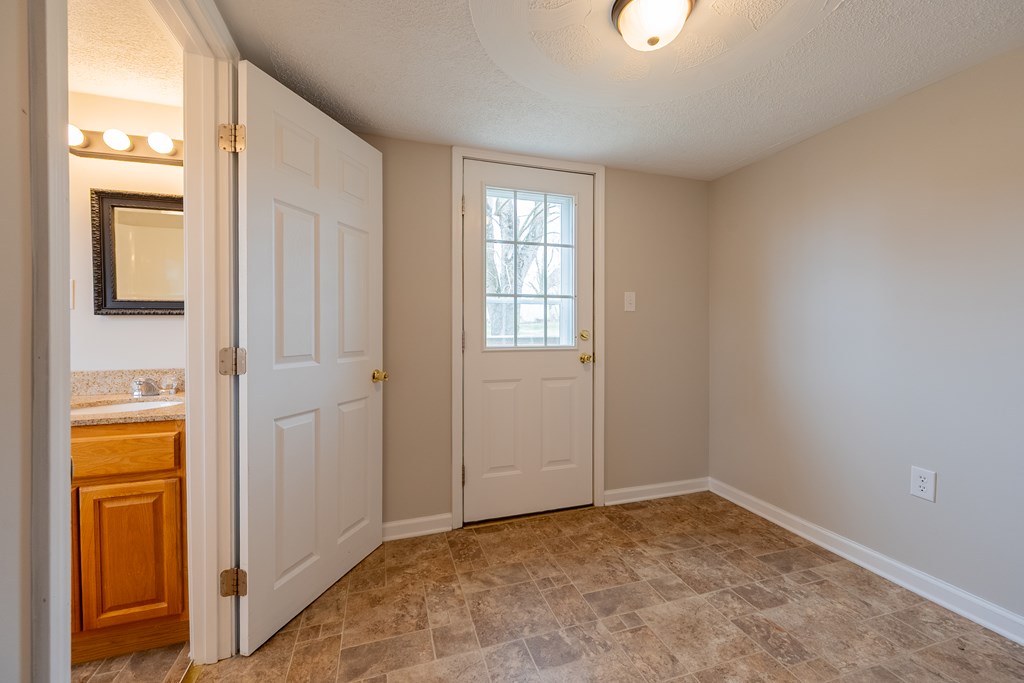 Pulaski, Virginia 24301, United States, 3 Bedrooms Bedrooms, ,2 BathroomsBathrooms,Residential,Contingent,94748