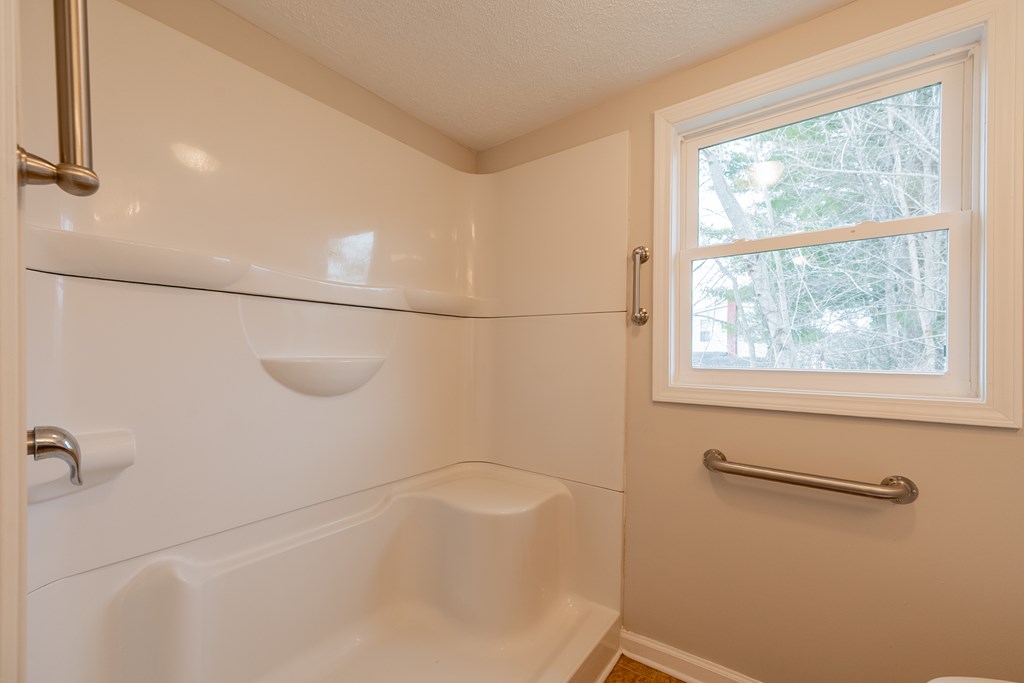 Pulaski, Virginia 24301, United States, 3 Bedrooms Bedrooms, ,2 BathroomsBathrooms,Residential,Contingent,94748