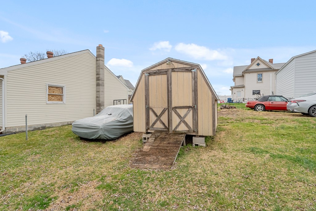 Pulaski, Virginia 24301, United States, 3 Bedrooms Bedrooms, ,2 BathroomsBathrooms,Residential,Contingent,94748