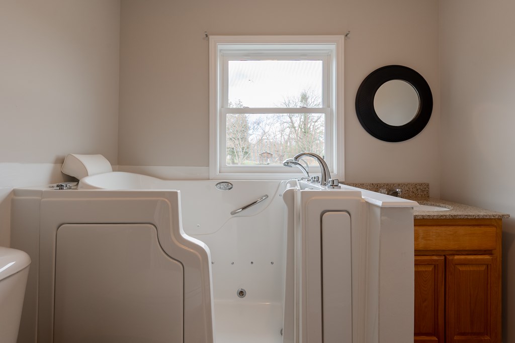 Pulaski, Virginia 24301, United States, 3 Bedrooms Bedrooms, ,2 BathroomsBathrooms,Residential,Contingent,94748