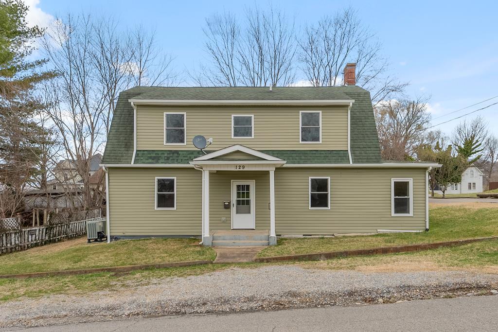 Pulaski, Virginia 24301, United States, 3 Bedrooms Bedrooms, ,2 BathroomsBathrooms,Residential,Contingent,94748