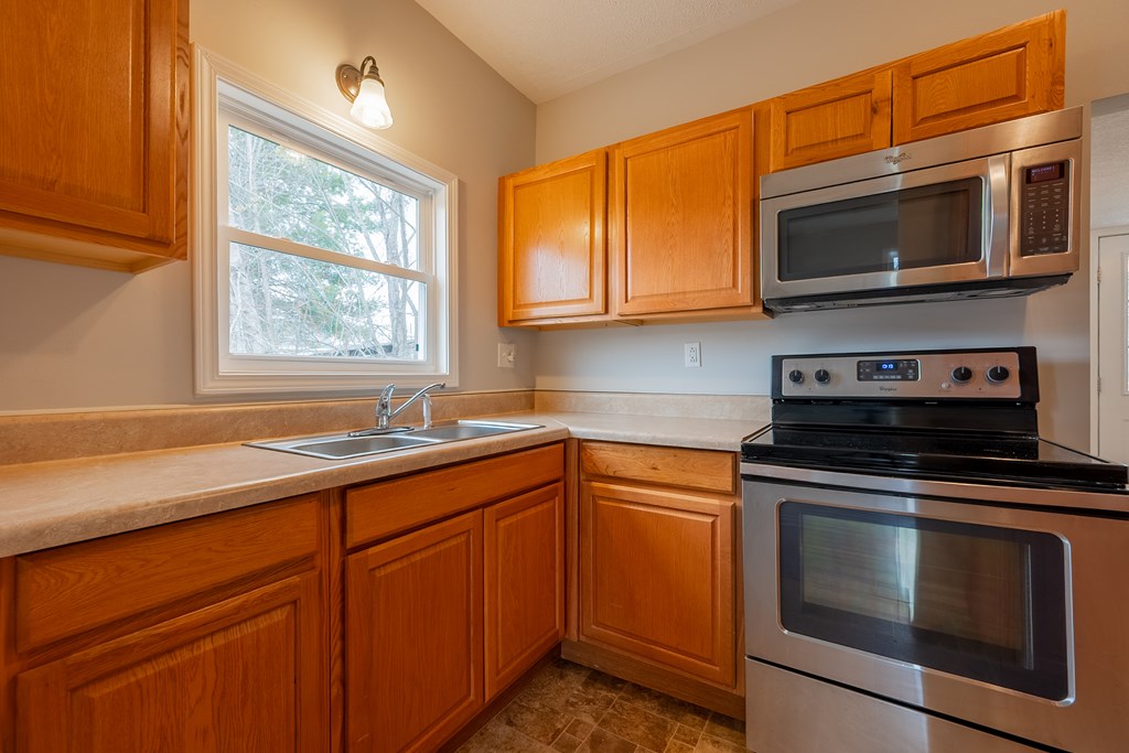 Pulaski, Virginia 24301, United States, 3 Bedrooms Bedrooms, ,2 BathroomsBathrooms,Residential,Contingent,94748