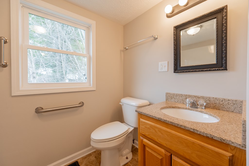 Pulaski, Virginia 24301, United States, 3 Bedrooms Bedrooms, ,2 BathroomsBathrooms,Residential,Contingent,94748