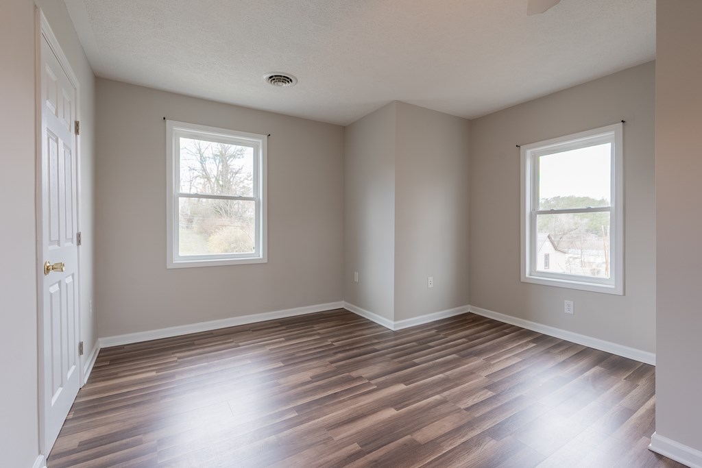 Pulaski, Virginia 24301, United States, 3 Bedrooms Bedrooms, ,2 BathroomsBathrooms,Residential,Contingent,94748