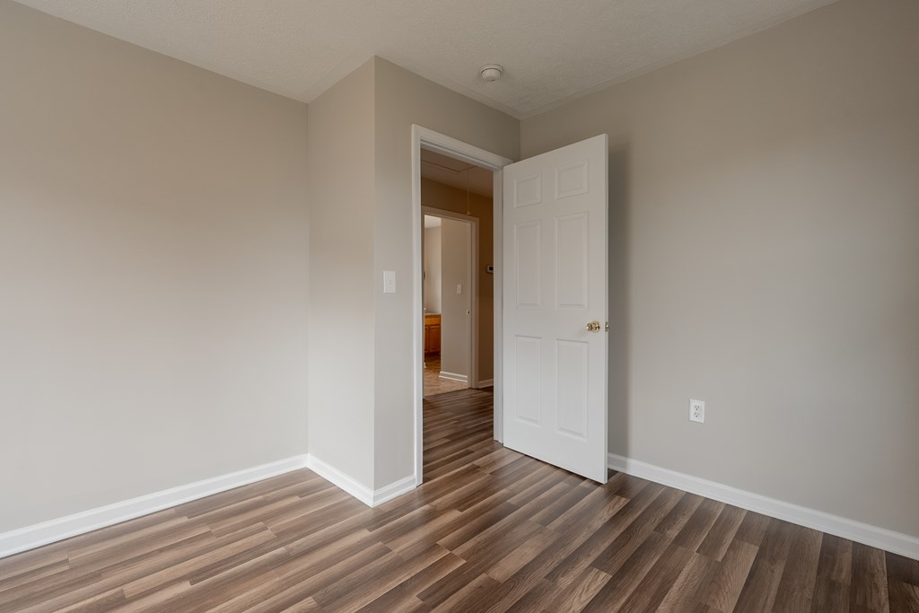 Pulaski, Virginia 24301, United States, 3 Bedrooms Bedrooms, ,2 BathroomsBathrooms,Residential,Contingent,94748