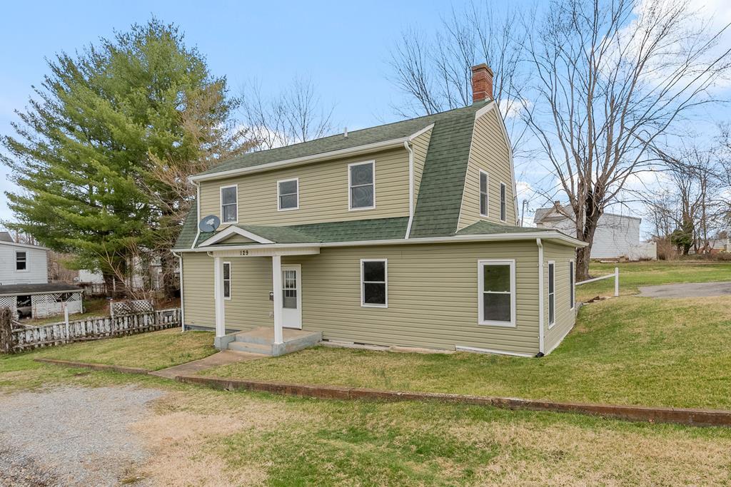 Pulaski, Virginia 24301, United States, 3 Bedrooms Bedrooms, ,2 BathroomsBathrooms,Residential,Contingent,94748 Pulaski, Virginia 24301, United States, 3 Bedrooms Bedrooms, ,2 BathroomsBathrooms,Residential,Contingent,94748