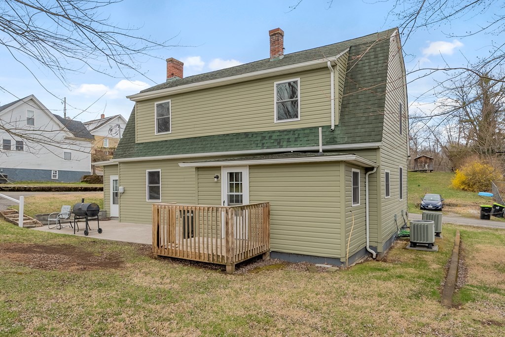 Pulaski, Virginia 24301, United States, 3 Bedrooms Bedrooms, ,2 BathroomsBathrooms,Residential,Contingent,94748