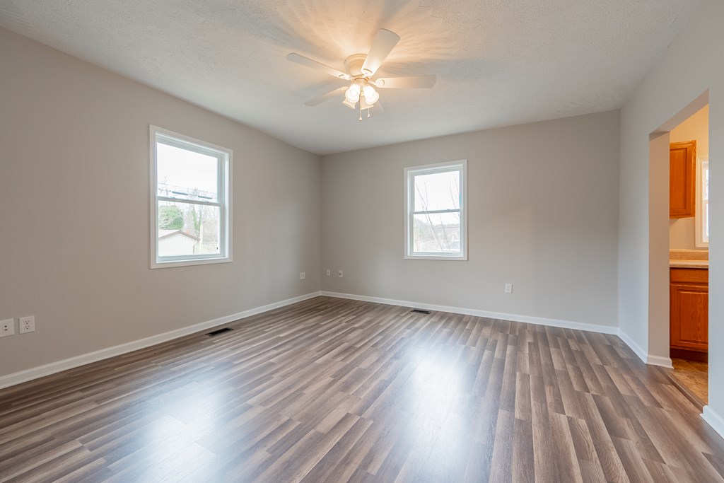 Pulaski, Virginia 24301, United States, 3 Bedrooms Bedrooms, ,2 BathroomsBathrooms,Residential,Contingent,94748