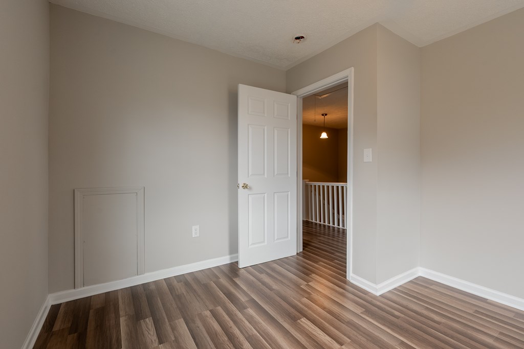 Pulaski, Virginia 24301, United States, 3 Bedrooms Bedrooms, ,2 BathroomsBathrooms,Residential,Contingent,94748