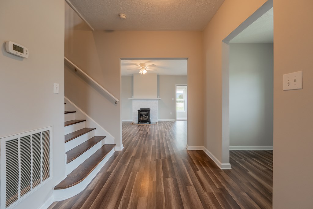 Pulaski, Virginia 24301, United States, 3 Bedrooms Bedrooms, ,2 BathroomsBathrooms,Residential,Contingent,94748