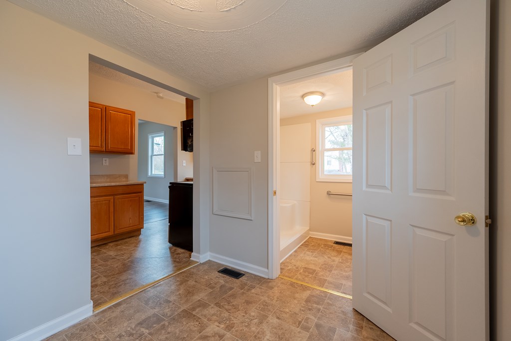 Pulaski, Virginia 24301, United States, 3 Bedrooms Bedrooms, ,2 BathroomsBathrooms,Residential,Contingent,94748