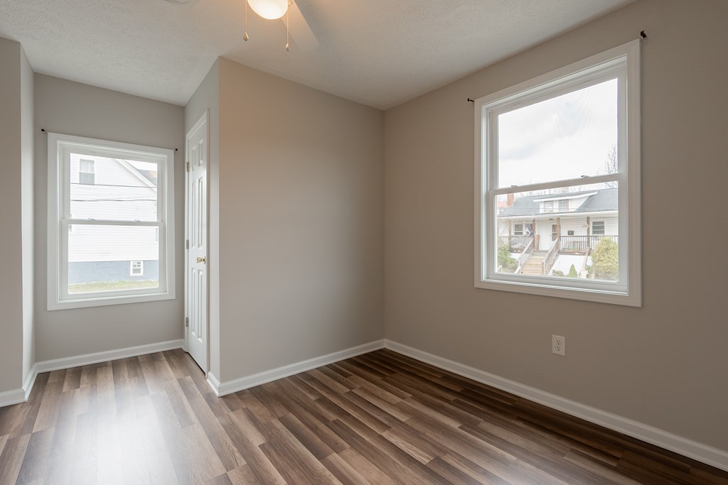 Pulaski, Virginia 24301, United States, 3 Bedrooms Bedrooms, ,2 BathroomsBathrooms,Residential,Contingent,94748