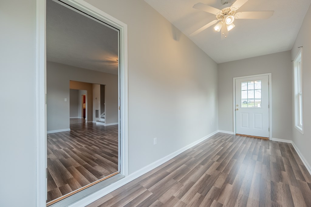 Pulaski, Virginia 24301, United States, 3 Bedrooms Bedrooms, ,2 BathroomsBathrooms,Residential,Contingent,94748