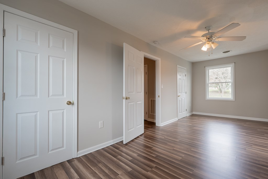 Pulaski, Virginia 24301, United States, 3 Bedrooms Bedrooms, ,2 BathroomsBathrooms,Residential,Contingent,94748