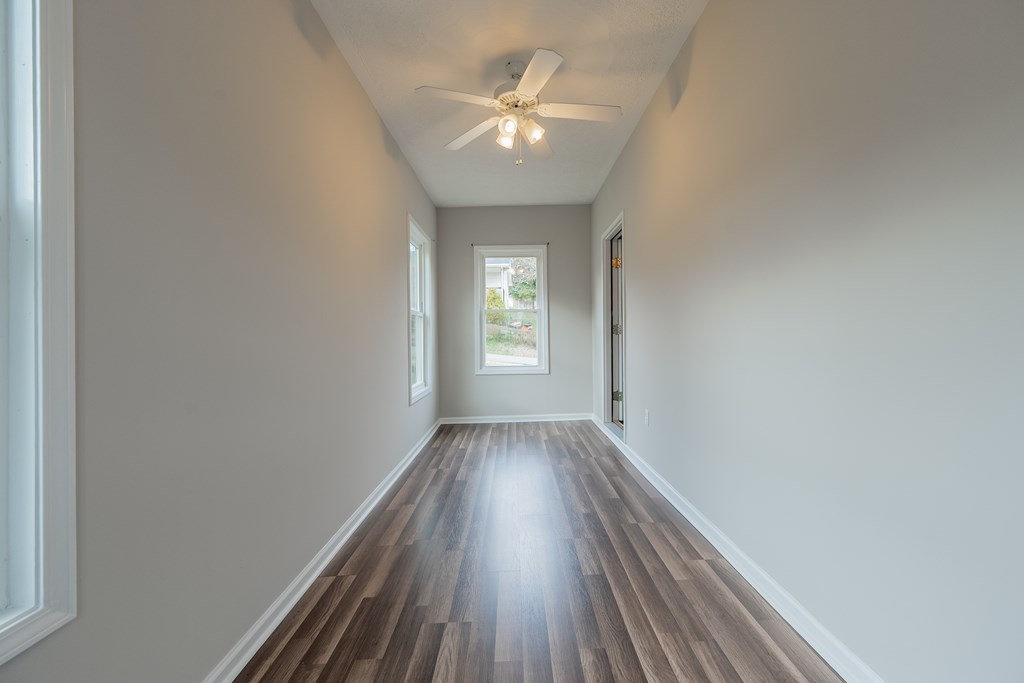 Pulaski, Virginia 24301, United States, 3 Bedrooms Bedrooms, ,2 BathroomsBathrooms,Residential,Contingent,94748