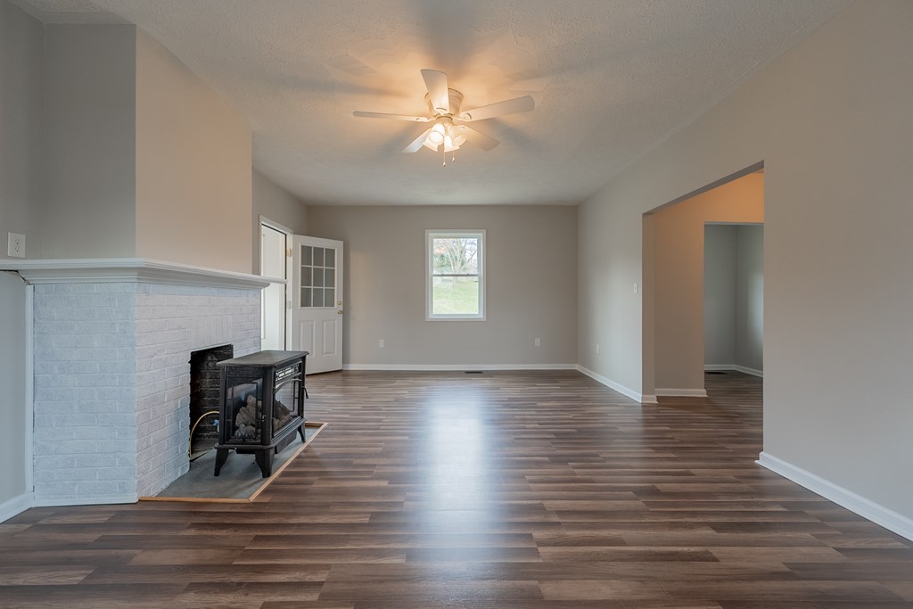 Pulaski, Virginia 24301, United States, 3 Bedrooms Bedrooms, ,2 BathroomsBathrooms,Residential,Contingent,94748