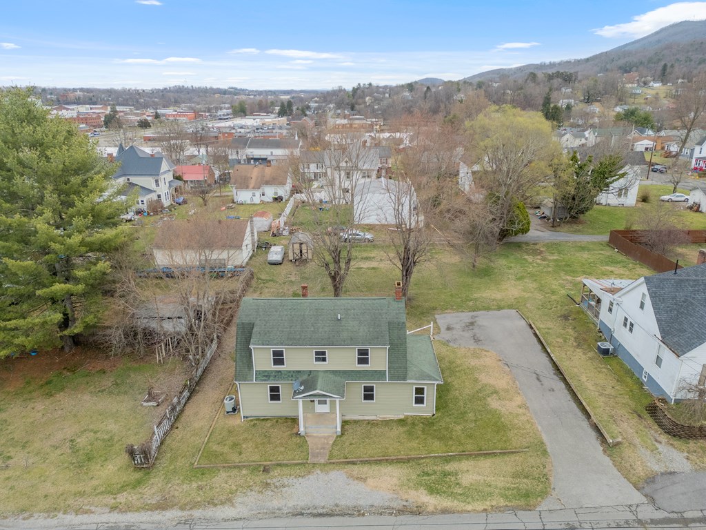 Pulaski, Virginia 24301, United States, 3 Bedrooms Bedrooms, ,2 BathroomsBathrooms,Residential,Contingent,94748