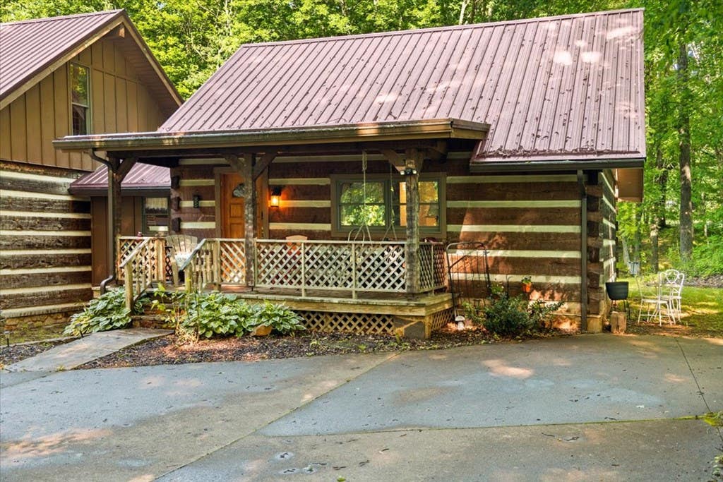 Photo of 415 Montclair Circle Road, North Tazewell, VA 24630 (MLS # 110394)
