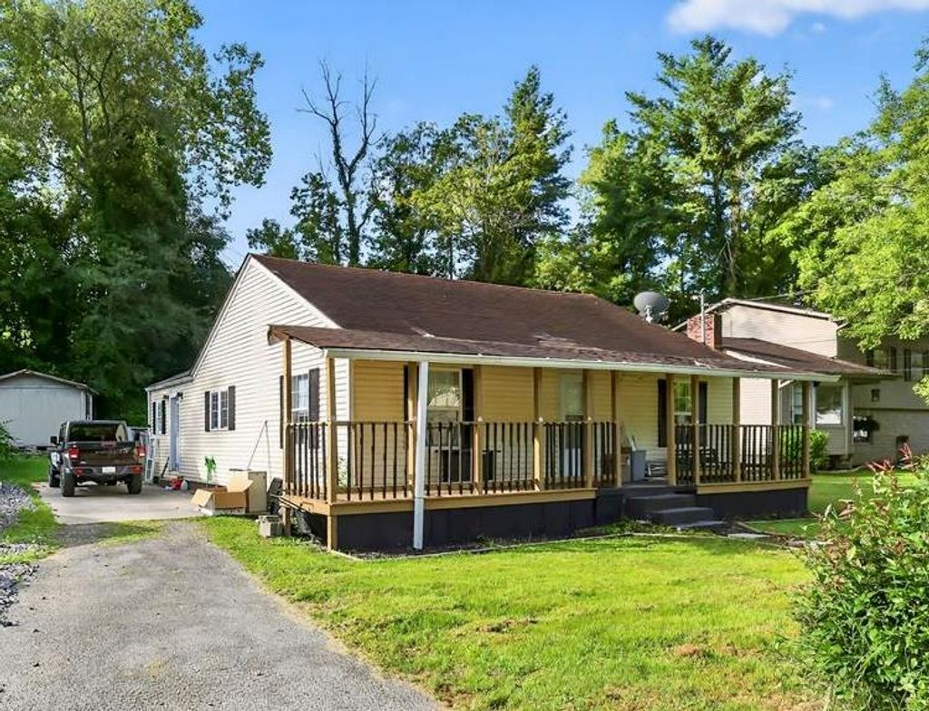 Photo of 8021 Street St, Richlands, VA 24641 (MLS # 103462)