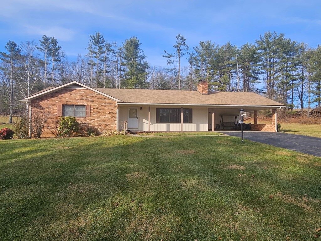 Photo of 85 Foggy Top Ln, Galax, VA 24333 (MLS # 104386)