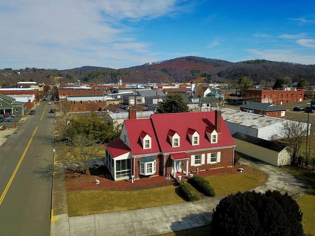 Photo of 307 Grayson Street, Galax, VA 24333 (MLS # 103181)