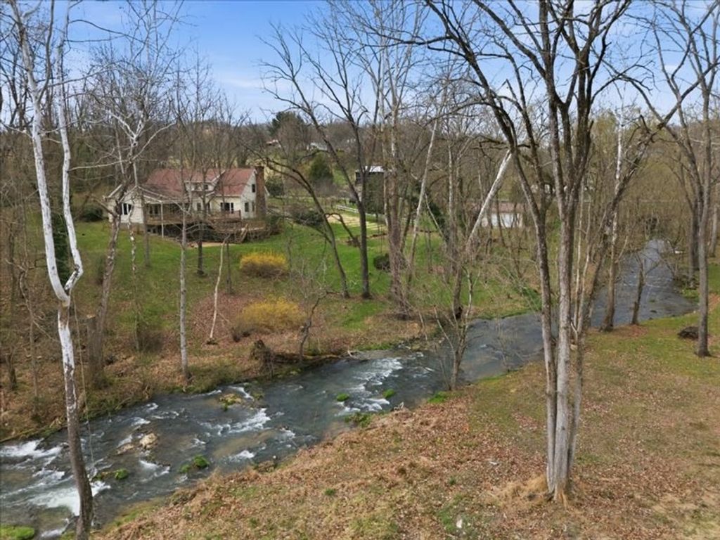 Photo of 20469 Green Spring Road, Abingdon, VA 24211 (MLS # 109276)