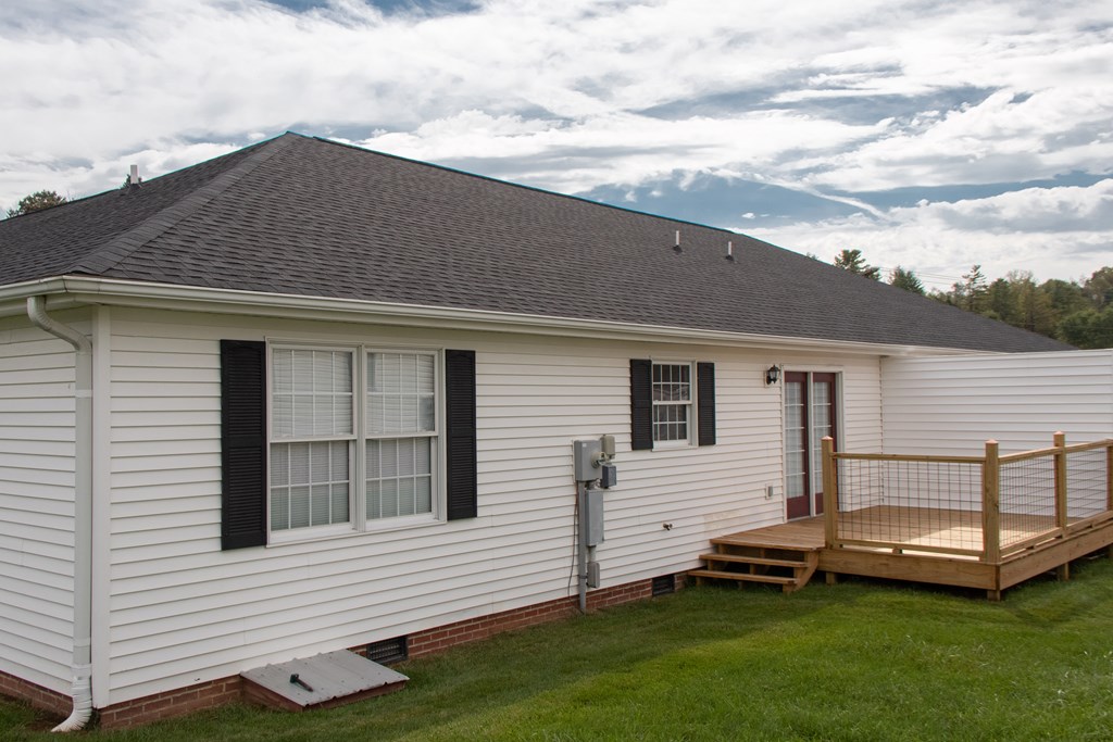 Abingdon, Virginia 24211, United States, 2 Bedrooms Bedrooms, ,3 BathroomsBathrooms,Residential,Pending,41702