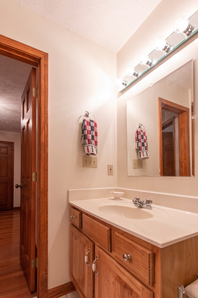 Abingdon, Virginia 24211, United States, 2 Bedrooms Bedrooms, ,3 BathroomsBathrooms,Residential,Pending,41702