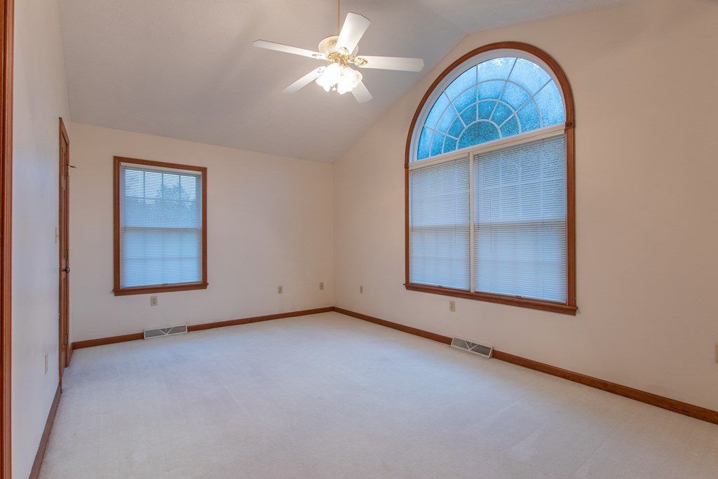 Abingdon, Virginia 24211, United States, 2 Bedrooms Bedrooms, ,3 BathroomsBathrooms,Residential,Pending,41702