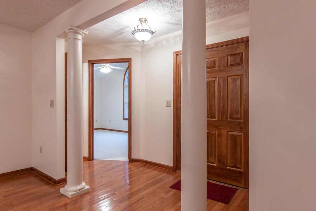 Abingdon, Virginia 24211, United States, 2 Bedrooms Bedrooms, ,3 BathroomsBathrooms,Residential,Pending,41702