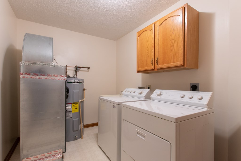 Abingdon, Virginia 24211, United States, 2 Bedrooms Bedrooms, ,3 BathroomsBathrooms,Residential,Pending,41702