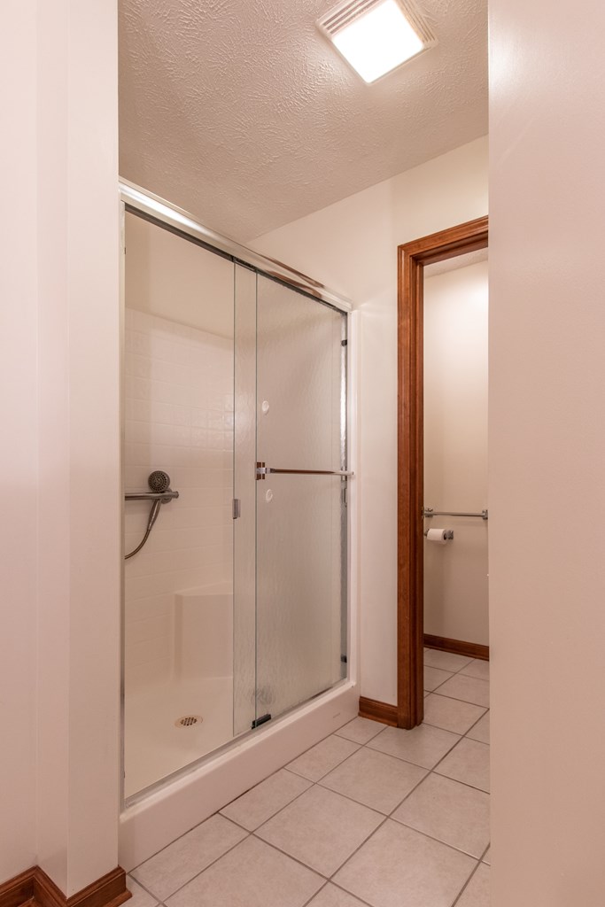 Abingdon, Virginia 24211, United States, 2 Bedrooms Bedrooms, ,3 BathroomsBathrooms,Residential,Pending,41702