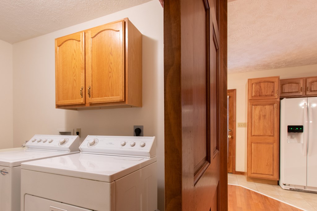 Abingdon, Virginia 24211, United States, 2 Bedrooms Bedrooms, ,3 BathroomsBathrooms,Residential,Pending,41702