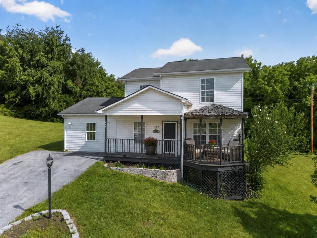 Photo of 684 Hallock Circle, Abingdon, VA 24210 (MLS # 110703)