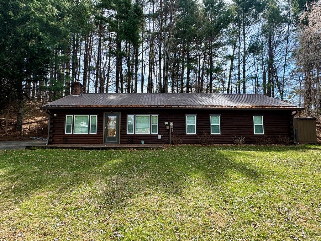 Photo of 103 Sherwood Dr, Galax, VA 24333 (MLS # 109188)