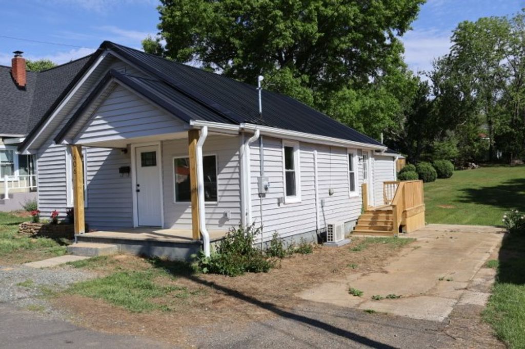 Photo of 606 Old Town St, Galax, VA 24333 (MLS # 110074)