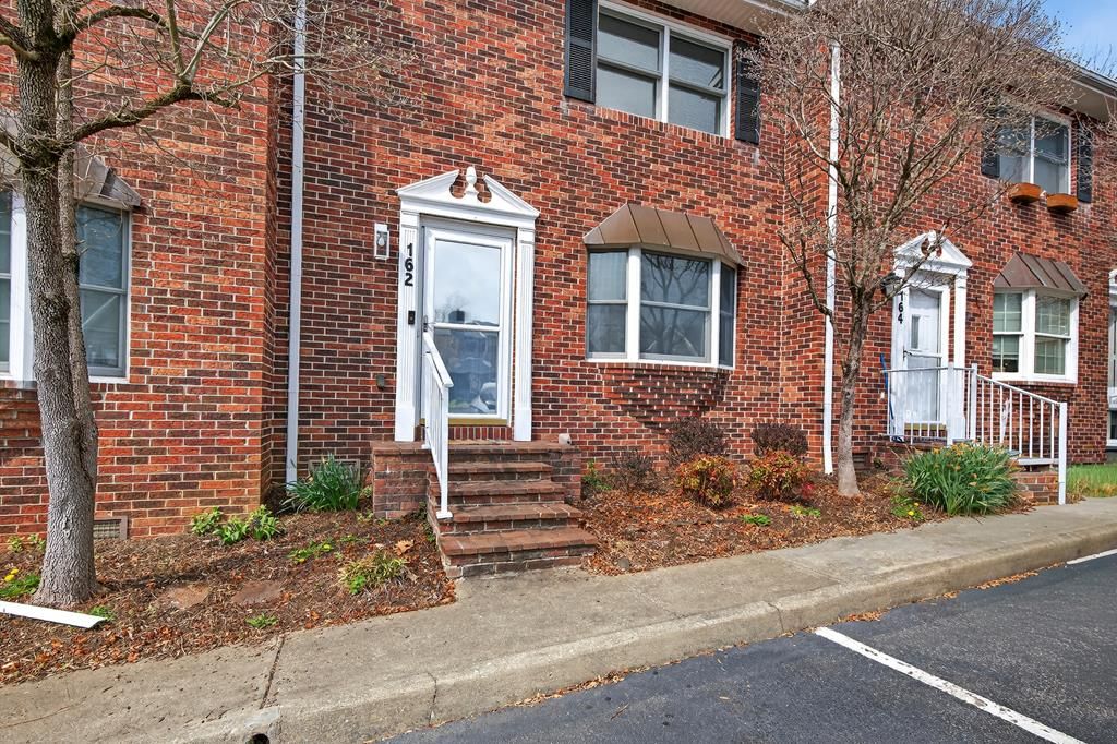 Photo of 162 Traditition Place, Bristol, VA 24201 (MLS # 109362)