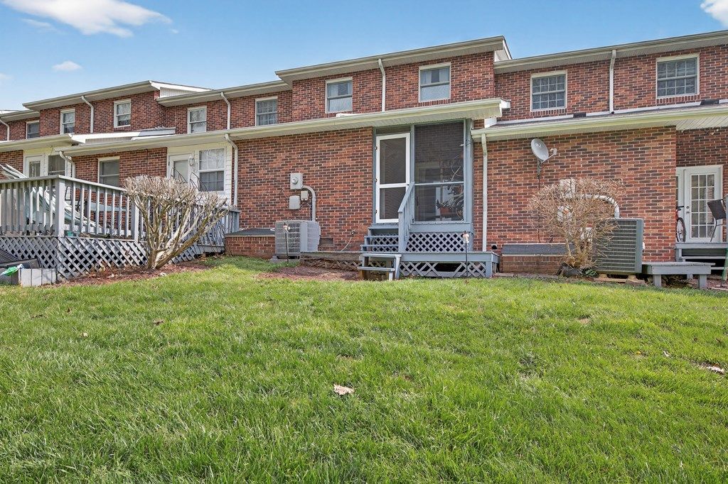 Photo of 162 Traditition Place, Bristol, VA 24201 (MLS # 109362)