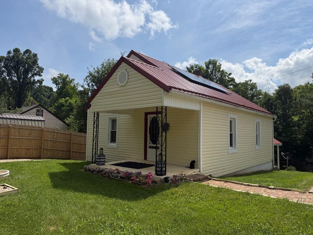 Photo of 2274 Pioneer Drive, Lebanon, VA 24266 (MLS # 111365)
