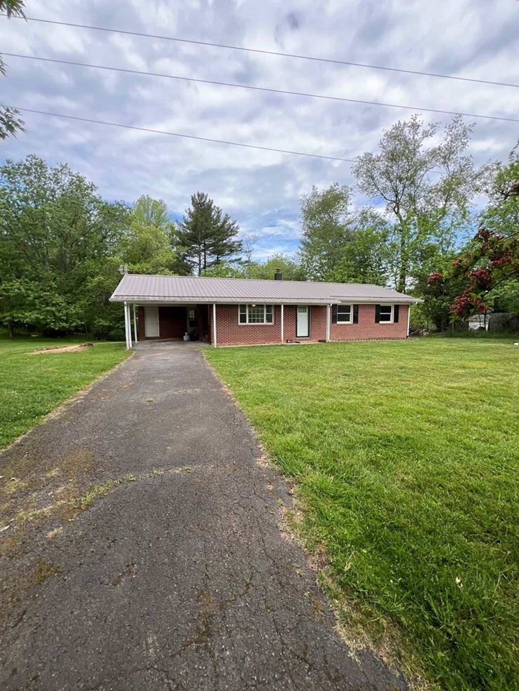 Photo of 2286 Gladesboro Rd, Hillsville, VA 24343 (MLS # 110309)