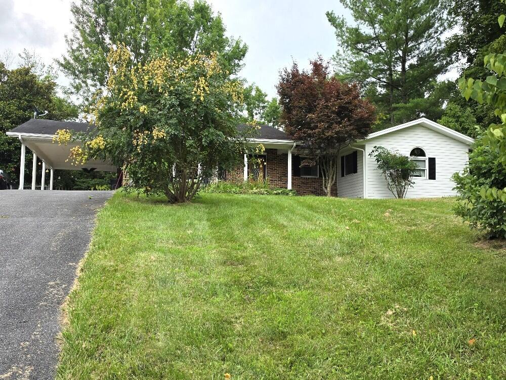 Photo of 744 Meadow Dr, Marion, VA 24354 (MLS # 111928)