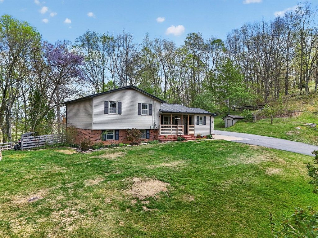 Photo of 11527 Lindell Rd, Meadowview, VA 24361 (MLS # 109668)
