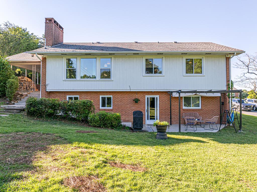 190 NE Crestview Drive