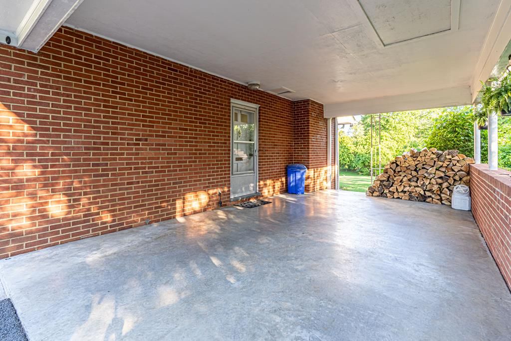 Photo of 190 NE Crestview Drive, Abingdon, VA 24210 (MLS # 110075)