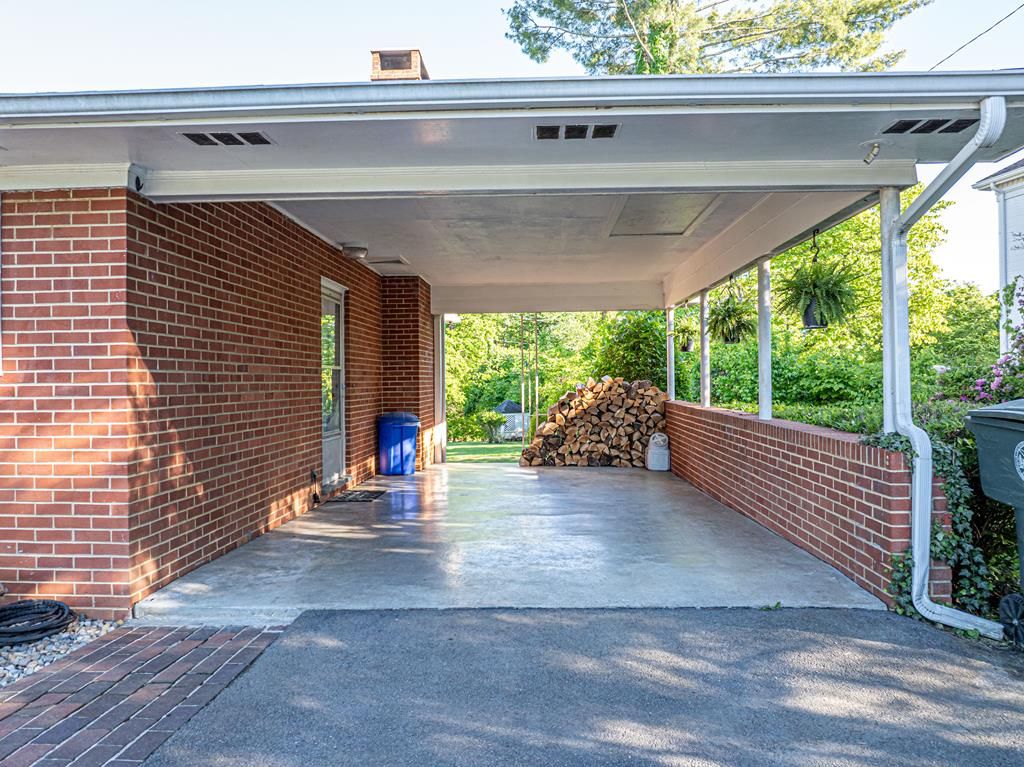 Photo of 190 NE Crestview Drive, Abingdon, VA 24210 (MLS # 110075)