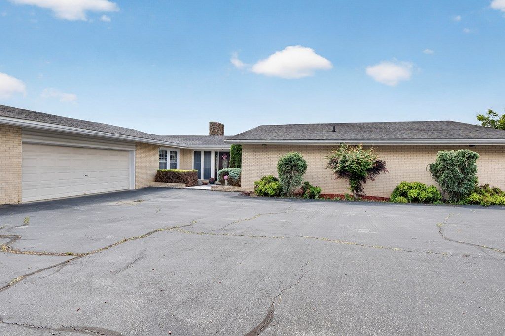 Photo of 752 Skyview Drive, Chilhowie, VA 24319 (MLS # 110152)