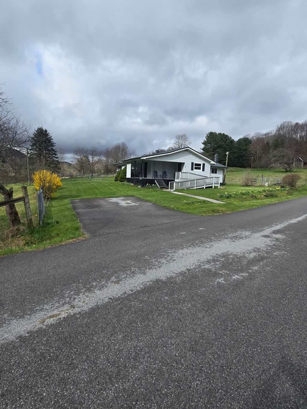 Photo of 133 Unity Road, Bluefield, VA 24605 (MLS # 104554)