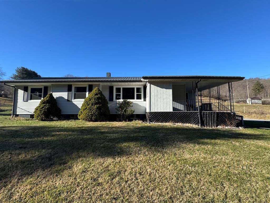 Photo of 133 Unity Road, Bluefield, VA 24605 (MLS # 104554)