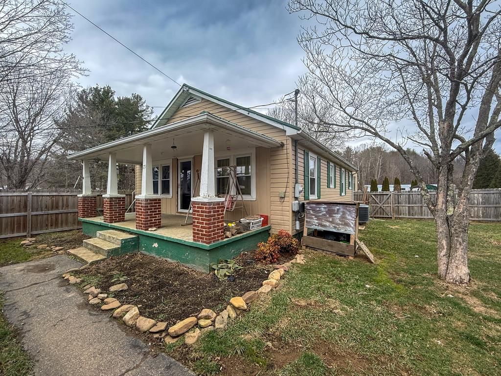 Photo of 179 Flat Ridge Rd, Sugar Grove, VA 24375 (MLS # 104417)