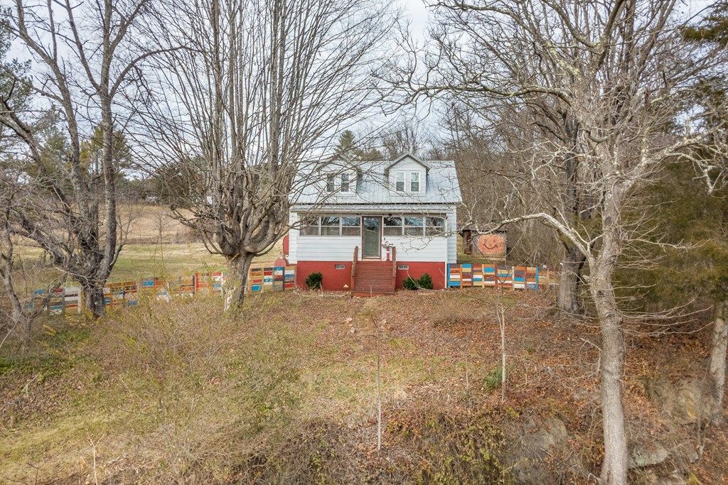 Photo of 4722 Ivanhoe Rd, Ivanhoe, VA 24350 (MLS # 104425)